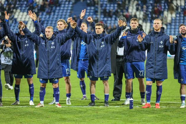 GER, Darmstadt, SV Darmstadt 98 vs Karlsruher SC, 2. Bundesliga, Fussball, DFB, Spielzeit 2025 2026, Merck-Stadion am Böllenfalltor, 15. Spieltag im Bild: Freude, Jubel und Emotionen bei Darmstadt 98 nach dem Sieg nach 3:2 Toren gegen Karlsruhe DFB DFL REGULATIONS PROHIBIT ANY USE OF PHOTOGRAPHS AS IMAGE SEQUENCES AND OR QUASI-VIDEO, 06.12.2025