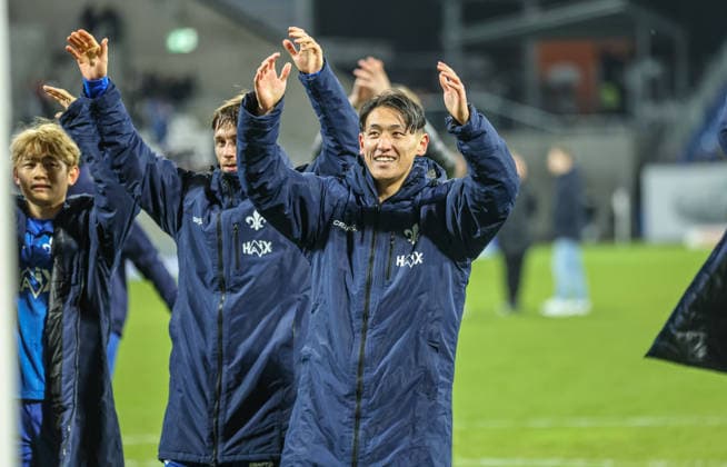 GER, Darmstadt, SV Darmstadt 98 vs Karlsruher SC, 2. Bundesliga, Fussball, DFB, Spielzeit 2025 2026, Merck-Stadion am Böllenfalltor, 15. Spieltag im Bild: Freude, Jubel und Emotionen bei Darmstadt 98 nach dem Sieg nach 3:2 Toren gegen Karlsruhe DFB DFL REGULATIONS PROHIBIT ANY USE OF PHOTOGRAPHS AS IMAGE SEQUENCES AND OR QUASI-VIDEO, 06.12.2025