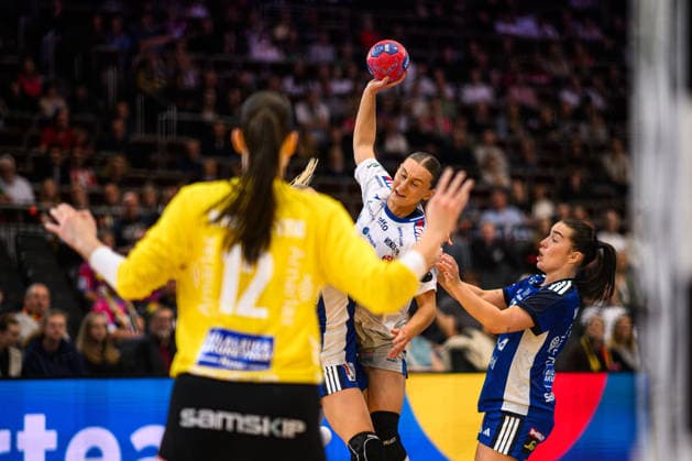 DORTMUND, GERMANY - 6 DECEMBER, 2025: - Women s Handball World Championship, WM, Weltmeisterschaft 2025 Faroe Island - Island at Westfallenhalle.  Copyright: xVitaliixKliuievx