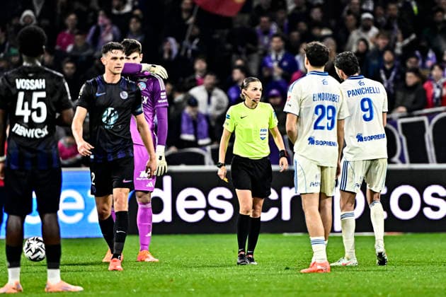 FOOTBALL : Toulouse vs Strasbourg - 15eme Journee de Ligue 1 McDonald S - Toulouse - 06 12 2025 Arbitre Stephanie Frappart Toulouse  Copyright: xThierryxBretonx