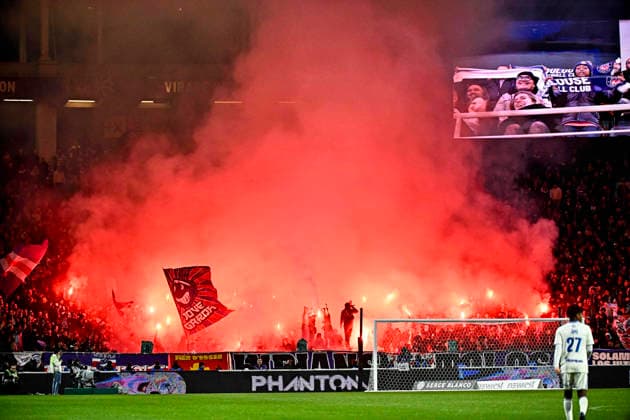 FOOTBALL : Toulouse vs Strasbourg - 15eme Journee de Ligue 1 McDonald S - Toulouse - 06 12 2025 Fumigenes au Stadium de Toulouse Toulouse  Copyright: xThierryxBretonx