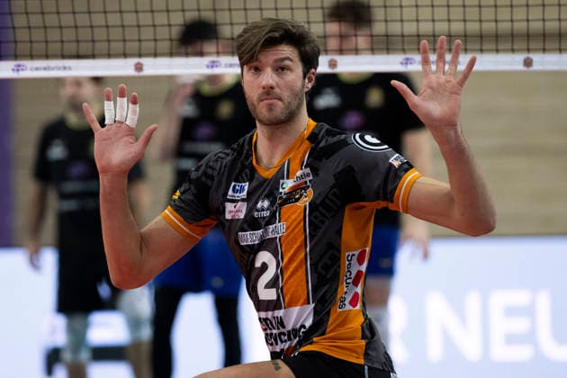 1.Volleyball Bundesliga -Saison 2025 2026 Cerebricks Volley Goats Mitteldeutschland vs.Berlin Recycling Volleys Halle, Deutschland 06. Dezember 2025: Im Bild:Matthew Knigge (Berlin) Halle Saale swh.Arena Sachsen-Anhalt Deutschland