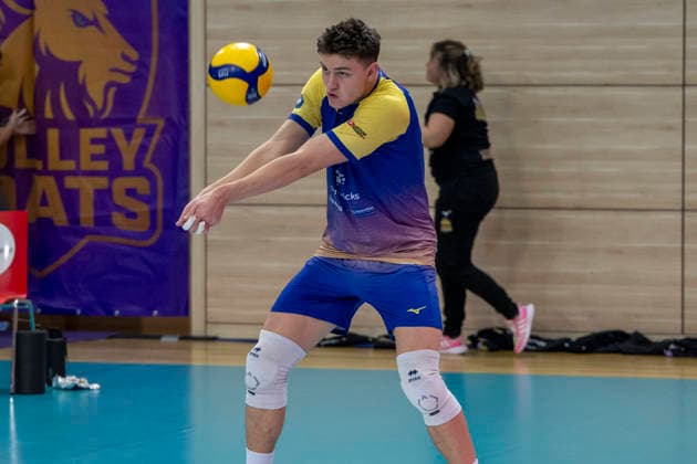 1.Volleyball Bundesliga -Saison 2025 2026 Cerebricks Volley Goats Mitteldeutschland vs.Berlin Recycling Volleys Halle, Deutschland 06. Dezember 2025: Im Bild:Clay Wieter (Bitterfeld) Halle Saale swh.Arena Sachsen-Anhalt Deutschland