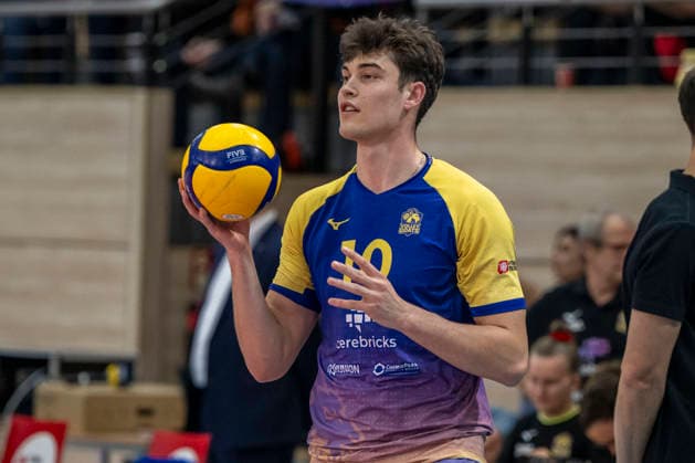 1.Volleyball Bundesliga -Saison 2025 2026 Cerebricks Volley Goats Mitteldeutschland vs.Berlin Recycling Volleys Halle, Deutschland 06. Dezember 2025: Im Bild:Erik Brand (Bitterfeld) Halle Saale swh.Arena Sachsen-Anhalt Deutschland