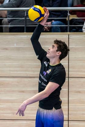 1.Volleyball Bundesliga -Saison 2025 2026 Cerebricks Volley Goats Mitteldeutschland vs.Berlin Recycling Volleys Halle, Deutschland 06. Dezember 2025: Im Bild:Sebastian Lara (Bitterfeld) Halle Saale swh.Arena Sachsen-Anhalt Deutschland