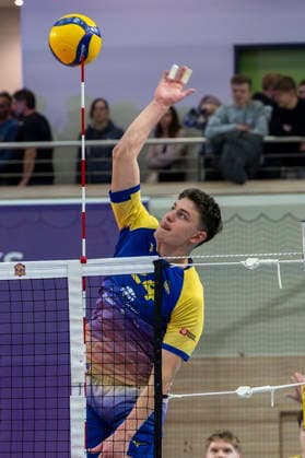 1.Volleyball Bundesliga -Saison 2025 2026 Cerebricks Volley Goats Mitteldeutschland vs.Berlin Recycling Volleys Halle, Deutschland 06. Dezember 2025: Im Bild:Clay Wieter (Bitterfeld) Halle Saale swh.Arena Sachsen-Anhalt Deutschland