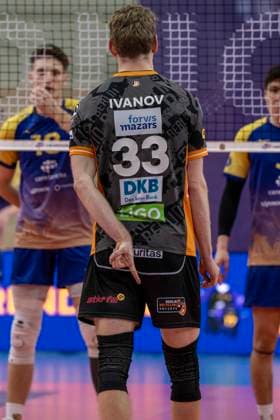 1.Volleyball Bundesliga -Saison 2025 2026 Cerebricks Volley Goats Mitteldeutschland vs.Berlin Recycling Volleys Halle, Deutschland 06. Dezember 2025: Im Bild:Fedor Ivanov (Berlin) Halle Saale swh.Arena Sachsen-Anhalt Deutschland