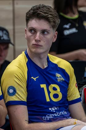 1.Volleyball Bundesliga -Saison 2025 2026 Cerebricks Volley Goats Mitteldeutschland vs.Berlin Recycling Volleys Halle, Deutschland 06. Dezember 2025: Im Bild:Dax Tompkins (Bitterfeld) nachdenklich, grübelnd, gruebelnd, Halle Saale swh.Arena Sachsen-Anhalt Deutschland