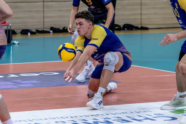 1.Volleyball Bundesliga -Saison 2025 2026 Cerebricks Volley Goats Mitteldeutschland vs.Berlin Recycling Volleys Halle, Deutschland 06. Dezember 2025: Im Bild:Clay Wieter (Bitterfeld) Halle Saale swh.Arena Sachsen-Anhalt Deutschland