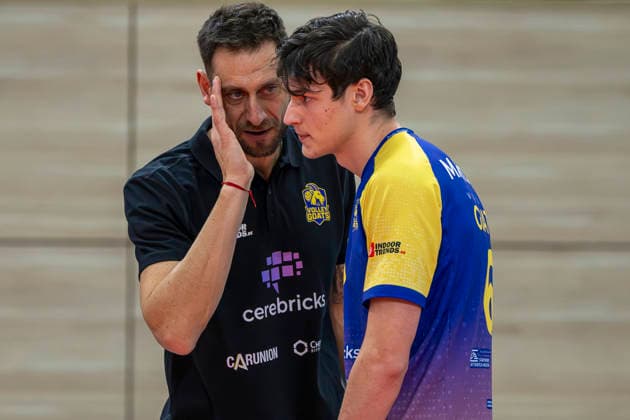 1.Volleyball Bundesliga -Saison 2025 2026 Cerebricks Volley Goats Mitteldeutschland vs.Berlin Recycling Volleys Halle, Deutschland 06. Dezember 2025: Im Bild:v.li.Trainer Christian Imhoff (Bitterfeld) und Holden Maryott (Bitterfeld) Halle Saale swh.Arena Sachsen-Anhalt Deutschland