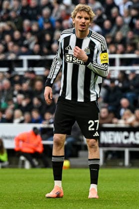 Newcastle United v Burnley - Premier League Nick Woltemade of Newcastle United plays during the Premier League match between Newcastle United and Burnley at St. James s Park in Newcastle, United Kingdom, on December 6, 2025. Newcastle Tyne and Wear United Kingdom  Copyright: xMIxNewsx originalFilename:fletcher-newcastl251206_np3kY.jpg