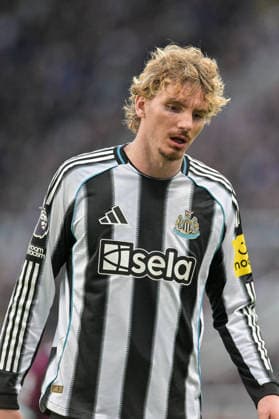 Newcastle United v Burnley - Premier League Nick Woltemade of Newcastle United plays during the Premier League match between Newcastle United and Burnley at St. James s Park in Newcastle, United Kingdom, on December 6, 2025. Newcastle Tyne and Wear United Kingdom  Copyright: xMIxNewsx originalFilename:fletcher-newcastl251206_npUBQ.jpg