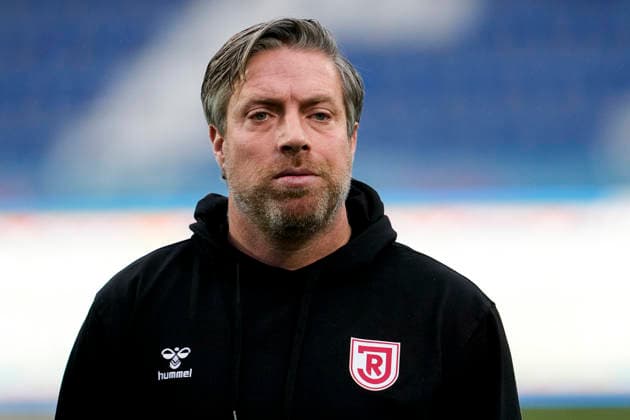 Michael Wimmer (Trainer, Cheftrainer, Regensburg), Einzelbild, Einzelfoto, Aktion, Action, Porträt, Portrait, 06.12.2025, Sinsheim (Deutschland), Fussball, 3. Liga, TSG 1899 Hoffenheim II - SSV Jahn Regensburg, DFB DFL REGULATIONS PROHIBIT ANY USE OF PHOTOGRAPHS AS IMAGE SEQUENCES AND OR QUASI-VIDEO. *** Michael Wimmer Coach, Head Coach, Regensburg , Single Image, Single Photo, Action, Action, Portrait, Portrait, 06 12 2025, Sinsheim Germany , Soccer, 3 Liga, TSG 1899 Hoffenheim II SSV Jahn Regensburg, DFB DFL REGULATIONS PROHIBIT ANY USE OF PHOTOGRAPHS AS IMAGE SEQUENCES AND OR QUASI VIDEO xozx