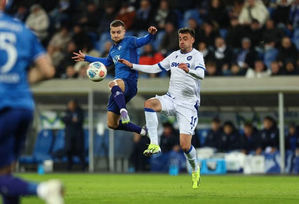 06.12.2025, Fussball 2. Bundesliga, SV Darmstadt 98 - Karlsruher SC, emonline, emspor, despor, v.l., Fabian Nürnberger (SV Darmstadt 98), Philipp Förster (Karlsruher SC) DFL DFB REGULATIONS PROHIBIT ANY USE OF PHOTOGRAPHS AS IMAGE SEQUENCES AND OR QUASI-VIDEO. xdcx