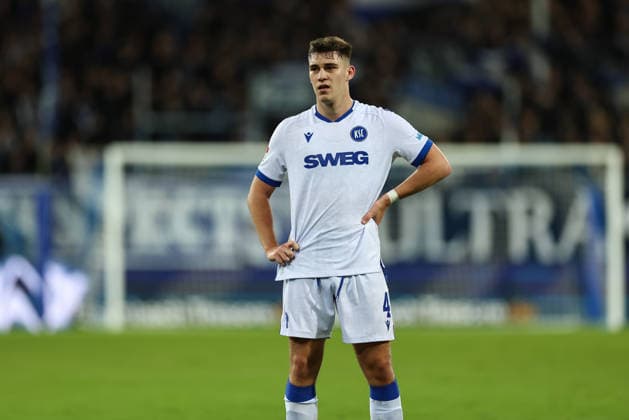 06.12.2025, Fussball 2. Bundesliga, SV Darmstadt 98 - Karlsruher SC, emonline, emspor, despor, v.l., Marcel Beifus (Karlsruher SC) enttaeuscht, enttaeuscht schauend, dissapointed, traurig, frustiert, frust, gefrustet, frustrated DFL DFB REGULATIONS PROHIBIT ANY USE OF PHOTOGRAPHS AS IMAGE SEQUENCES AND OR QUASI-VIDEO. xdcx