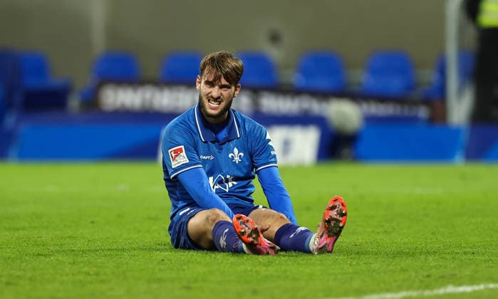 06.12.2025, Fussball 2. Bundesliga, SV Darmstadt 98 - Karlsruher SC, emonline, emspor, despor, v.l., Killian Corredor (SV Darmstadt 98) enttaeuscht, enttaeuscht schauend, dissapointed, traurig, frustiert, frust, gefrustet, frustrated DFL DFB REGULATIONS PROHIBIT ANY USE OF PHOTOGRAPHS AS IMAGE SEQUENCES AND OR QUASI-VIDEO. xdcx