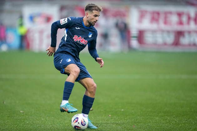 Luka Djuric (Duric, TSG II, 10), am Ball, Freisteller, Ganzkörper, Einzelbild, Einzelfoto, Aktion, Action, 06.12.2025, Sinsheim (Deutschland), Fussball, 3. Liga, TSG 1899 Hoffenheim II - SSV Jahn Regensburg, DFB DFL REGULATIONS PROHIBIT ANY USE OF PHOTOGRAPHS AS IMAGE SEQUENCES AND OR QUASI-VIDEO. *** Luka Djuric Duric, TSG II, 10 , on the ball, cropped, full body, single image, single photo, action, action, 06 12 2025, Sinsheim Germany , Football, 3 Liga, TSG 1899 Hoffenheim II SSV Jahn Regensburg, DFB DFL REGULATIONS PROHIBIT ANY USE OF PHOTOGRAPHS AS IMAGE SEQUENCES AND OR QUASI VIDEO xozx