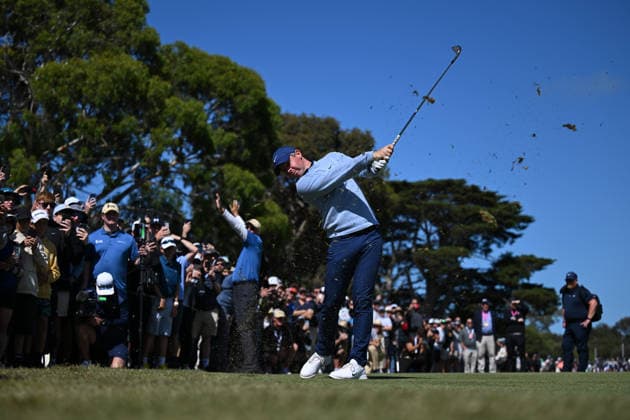 GOLF AUSTRALIAN OPEN, Northern Ireland s Rory McIlroy plays a shot on the 1st hole during round four of the Australian Open Golf tournament at the Royal Melbourne Golf Club in Melbourne, Sunday, December 7, 2025. ( NO ARCHIVING, EDITORIAL USE ONLY MELBOURNE VICTORIA AUSTRALIA  Copyright: xJAMESxROSSx 20251207140622442822