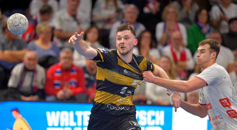 06.12.2025, Dresdens Timo Löser am Ball, Handball, 2. Bundesliga, HC Elbflorenz Dresden - TV Hüttenberg, (c) Dresden