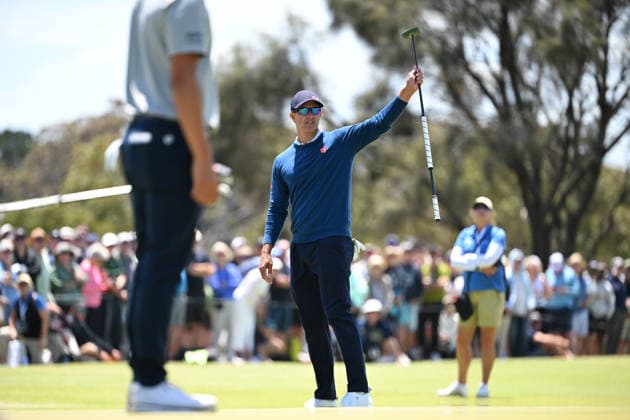 GOLF AUSTRALIAN OPEN, Adam Scott of Australia (centre) reacts after making a shot on the 8th hole during round four of the Australian Open Golf tournament at the Royal Melbourne Golf Club in Melbourne, Sunday, December 7, 2025. ( NO ARCHIVING, EDITORIAL USE ONLY MELBOURNE VICTORIA AUSTRALIA  Copyright: xJAMESxROSSx 20251207112488949781