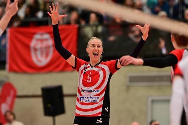 Volleyball I Frauen I Saison 2025-2026 I Bundesliga I 8. Spieltag I ETV Hamburger Volksbank Volleys - Binder Blaubären TSV Flacht I 06.12.2025 Jubel, Begeisterung, Enthusiasmus, Euphorie, Freude, Glücksgefühl, Heiterkeit bei: Anna Hartig (5, ETV Hamburger Volksbank Volleys) Hamburg ETV Sporthalle Hoheluft Hamburg Deutschland Copyright: xLobeca FelixxSchlikisx