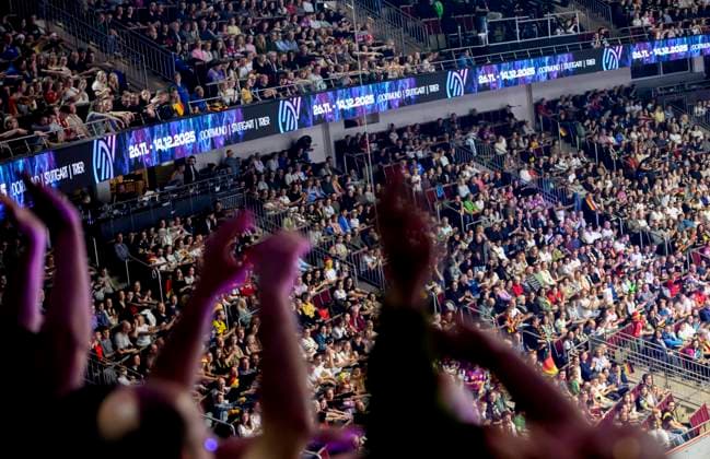 Feature, La Ola der Fans in der Westfalenhalle, Hauptrunde 3. Spieltag, Spanien (ESP) - Deutschland (GER) 25:29, am 06.12.2025 in Dortmund Deutschland. Handball Weltmeisterschaft der Frauen 2025, vom 26.11. - 14.12.2025 in Deutschland Niederlande. Westfalenhalle