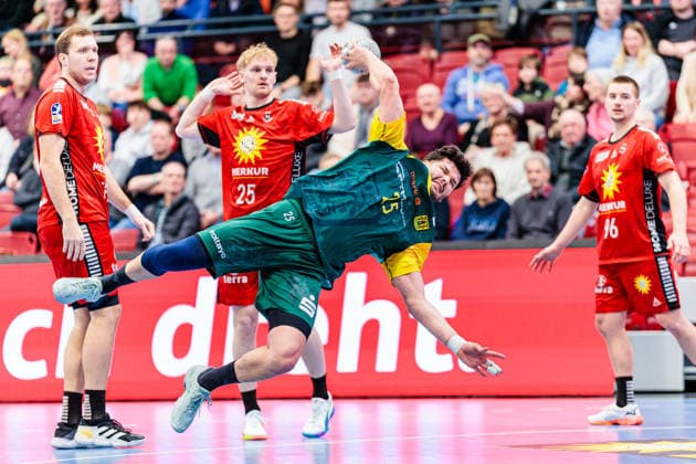 v.l. Jacob Lundahl (TuS N-Luebbecke, 17), Henri Pabst (TuS N-Luebbecke, 25), Philip Jungemann (VfL Eintracht Hagen, 25) GER, TuS N-Luebbecke vs. VfL Eintracht Hagen, Handball, 2. Bundesliga, 14. Spieltag, Spielzeit 2025 2026, 06.12.2025 GER, TuS N-Luebbecke vs. VfL Eintracht Hagen, Handball, 2. Bundesliga, 14. Spieltag, Spielzeit 2025 2026, 06.12.2025 Luebbecke Copyright: xEibner-Pressefoto JanxRollingerx EP_JSK