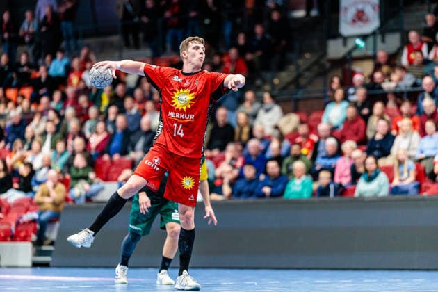 Alexander Schulze (TuS N-Luebbecke, 14) beim Siebenmeter 7 Meter Wurf GER, TuS N-Luebbecke vs. VfL Eintracht Hagen, Handball, 2. Bundesliga, 14. Spieltag, Spielzeit 2025 2026, 06.12.2025 GER, TuS N-Luebbecke vs. VfL Eintracht Hagen, Handball, 2. Bundesliga, 14. Spieltag, Spielzeit 2025 2026, 06.12.2025 Luebbecke Copyright: xEibner-Pressefoto JanxRollingerx EP_JSK