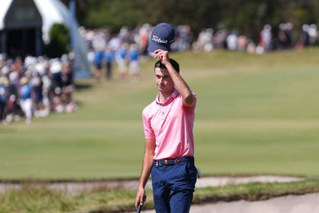 December 7, 2025, Melbourne, Victoria, Australia: Elvis Smylie of Australia acknowledges the crowd after finishing his final round at the 2025 Crown Australian Open at The Royal Melbourne Golf Club in Melbourne, Victoria, Australia. Melbourne Australia - ZUMAl303 20251207_aaf_l303_062 Copyright: xSydneyxLowx