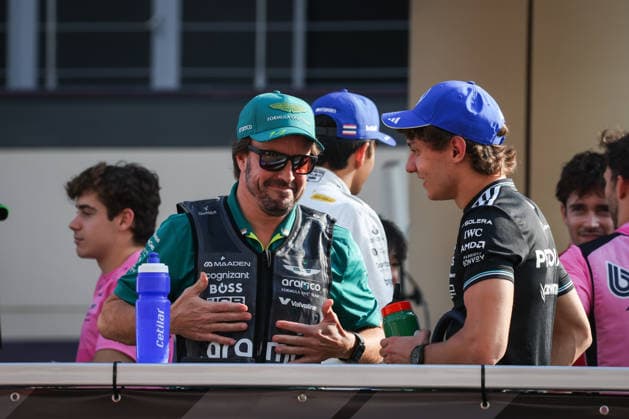 F1 - ABU DHABI GRAND PRIX 2025 ALONSO Fernando (spa), Aston Martin F1 Team AMR25, RUSSELL George (gbr), Mercedes AMG F1 Team W16, portrait during the 2025 Formula 1 Abu Dhabi Grand Prix, 24th round of the 2025 FIA Formula One World Championship, WM, Weltmeisterschaft from December 05 to 07, 2025 on the Yas Marina Circuit, in Abu Dhabi, United Arab Emirates - Abu DhabiUnited Arab Emirates Copyright: xANTONINxVINCENTx