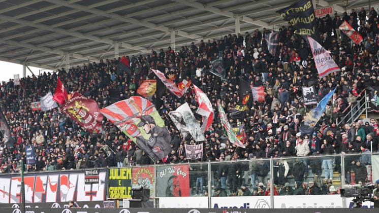 supporters Cremonese s during the Serie A soccer match between Cremonese and Lecce at the Giovanni Zini Stadium in Cremona Italy - Sunday, 7 december 2025. - Soccer .  Copyright: xAlbertoxMariani LaPressex