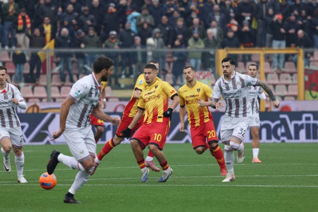 Lecce s Medon Berisha during the Serie A soccer match between Cremonese and Lecce at the Giovanni Zini Stadium in Cremona Italy - Sunday, 7 december 2025. - Soccer .  Copyright: xAlbertoxMariani LaPressex