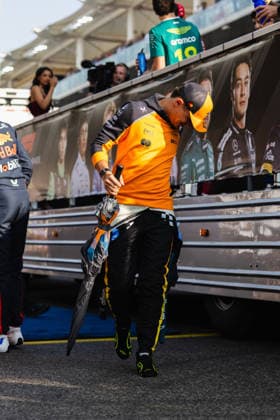 December 7, 2025, Abu Dhabi, Abu Dhabi, United Arab Emirates: 4 LANDO NORRIS (GBR, McLaren Racing F1 Team) during the drivers parade on race day (Sunday) at the Formula 1 Etihad Airways Abu Dhabi Prix 2025 at the Yas Marina Circuit in Abu Dhabi, United Arab Emirates Abu Dhabi United Arab Emirates - ZUMAr193 20251207_zsp_r193_080 Copyright: xSaraxRuffonix