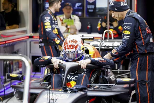 ABU DHABI - Max Verstappen (Red Bull Racing) gets into his car before the start of the Abu Dhabi Grand Prix at the Yas Marina Circuit. ANP SANDER KONING xVIxANPxSportx xxANPxIVx 544170525 originalFilename: 544170525.jpg