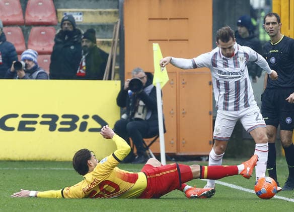 Cremonese Jari Vandeputte during the Serie A soccer match between Cremonese and Lecce at the Giovanni Zini in Cremona, north west Italy - Domenica, 7 Dicembre 2025. - Soccer .  Copyright: xAlbertoxMariani LaPressex