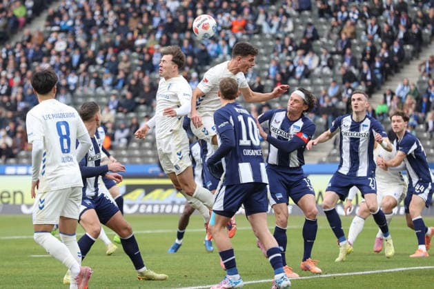 07.12.2025, xtgx, Fussball - 2.Bundesliga Hertha BSC Berlin - 1.FC Magdeburg emspor, v.l. Noah Pesch (Magdeburg, 10), Tobias Mueller (Magdeburg, 5), Michael Cuisance (Hertha, 10), Fabian Reese (Hertha, 11) Zweikampf, Duell, Kampf, tackle (DFL DFB REGULATIONS PROHIBIT ANY USE OF PHOTOGRAPHS as IMAGE SEQUENCES and or QUASI-VIDEO) Berlin