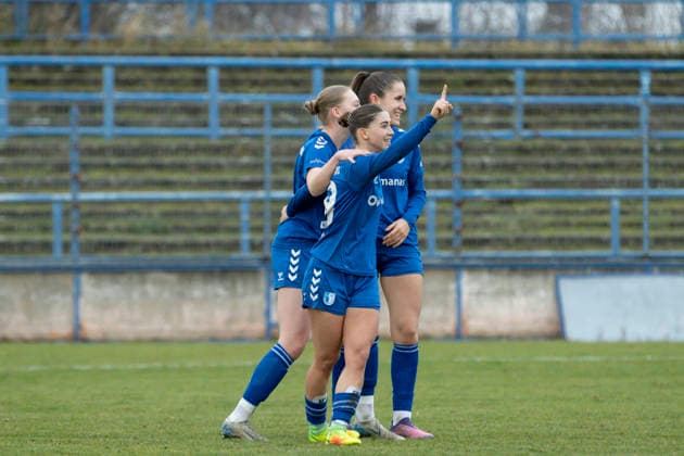 Regionalliga Nordost Frauen: 1. FC Magdeburg vs. 1. FFV Erfurt; Magdeburg; 07.12.2025 2:0 durch Neele Abraham ( 18; 1. FC Magdeburg) (vorne) Regionalliga Nordost Frauen: 1. FC Magdeburg vs. 1. FFV Erfurt; Heinrich-Germer-Stadion Magdeburg; 07.12.2025 Copyright: xBEAUTIFULxSPORTS Duehringx