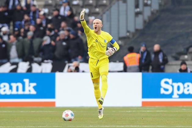 07.12.2025, xtgx, Fussball - 2.Bundesliga Hertha BSC Berlin - 1.FC Magdeburg emspor, v.l. Dominik Reimann (Magdeburg, 1) gibt Anweisungen, gestikuliert mit den Armen, gesticulate, gives instructions (DFL DFB REGULATIONS PROHIBIT ANY USE OF PHOTOGRAPHS as IMAGE SEQUENCES and or QUASI-VIDEO) Berlin
