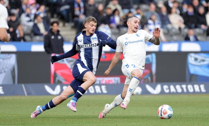 Michael Cuisance, Baris Atik am Ball Zweikampf Spielszene Aktion Fußball Fussball DFL 2. Bundesliga Herren 15. Spieltag Saison 2025 2026 07.12.2025 Hertha BSC Berlin vs. 1.FC Magdeburg FCM DFL regulations prohibit any use of photographs as image sequences and or quasi-video