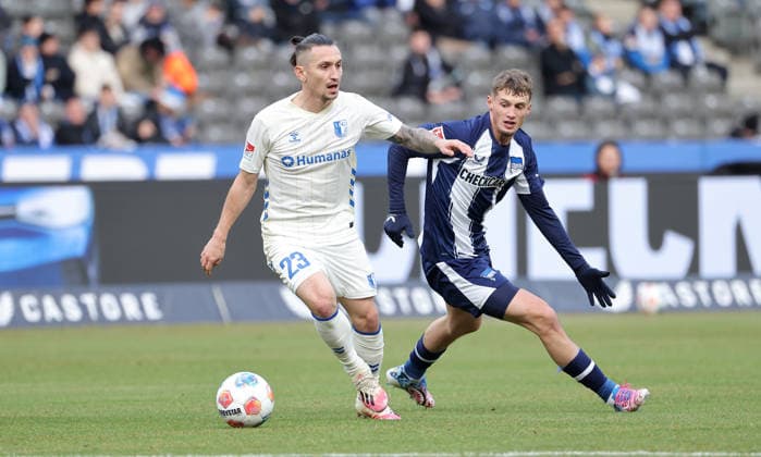 Baris Atik am Ball, Michael Cuisance Zweikampf Spielszene Aktion Fußball Fussball DFL 2. Bundesliga Herren 15. Spieltag Saison 2025 2026 07.12.2025 Hertha BSC Berlin vs. 1.FC Magdeburg FCM DFL regulations prohibit any use of photographs as image sequences and or quasi-video