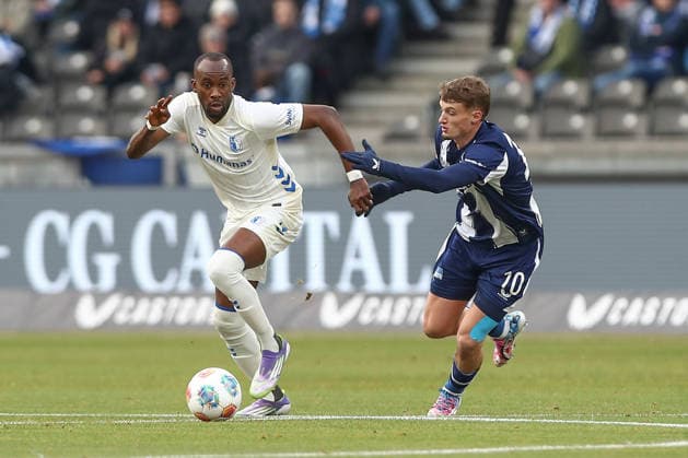 07.12.2025, xtgx, Fussball - 2.Bundesliga Hertha BSC Berlin - 1.FC Magdeburg emspor, v.l. Silas Gnaka (Magdeburg, 25), Michael Cuisance (Hertha, 10) Zweikampf, Duell, Kampf, tackle (DFL DFB REGULATIONS PROHIBIT ANY USE OF PHOTOGRAPHS as IMAGE SEQUENCES and or QUASI-VIDEO) Berlin