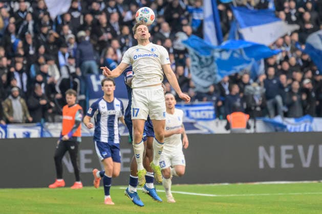 GER, Berlin, soccer, Hertha BSC vs. 1. FC Magdeburg, DFB, 2nd Bundesliga, 2025 2026 season, f.l.t.r.: Alexander Nollenberger (1.FC Magdeburg, 17), Action, duels, fighting for the ball, DFB DFL REGULATIONS PROHIBIT ANY USE OF PHOTOGRAPHS AS IMAGE SEQUENCES AND OR QUASI-VIDEO, December 7, 2025,