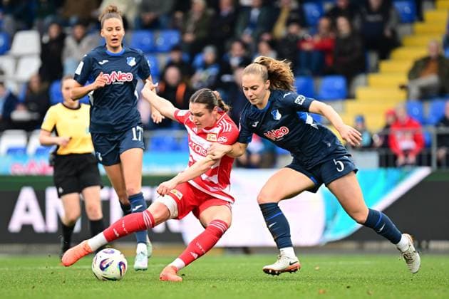 RECORD DATE NOT STATED Franziska Harsch (17; TSG Hoffenheim Frauen) im Zweikampf mit Sophie Weidauer (9; 1. FC Union Berlin), während Jamilla Rankin (5; TSG Hoffenheim Frauen) verteidigt Zweikampf um den Ball Copyright: xMichaelxGelhardtx