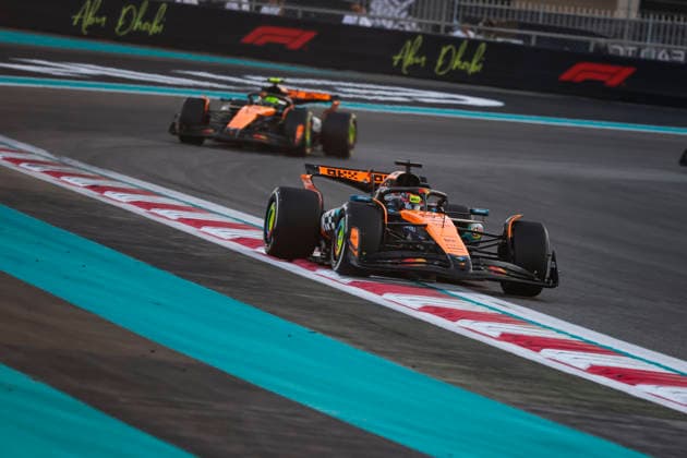 F1 - ABU DHABI GRAND PRIX 2025 81 PIASTRI Oscar (aus), McLaren F1 Team MCL39, action during the 2025 Formula 1 Abu Dhabi Grand Prix, 24th round of the 2025 FIA Formula One World Championship, WM, Weltmeisterschaft from December 05 to 07, 2025 on the Yas Marina Circuit, in Abu Dhabi, United Arab Emirates - Abu DhabiUnited Arab Emirates  Copyright: xFLORENTxGOODENx