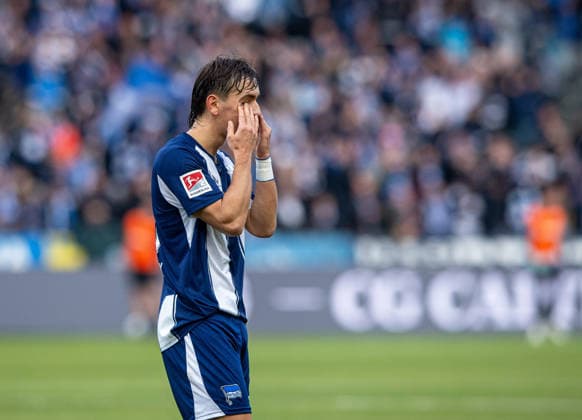Fussball, Herren, Saison 2025 2026, 2. Bundesliga (15. Spieltag), Hertha BSC - 1. FC Magdeburg, Michal Karbownik (Hertha BSC), 07.12. 2025,