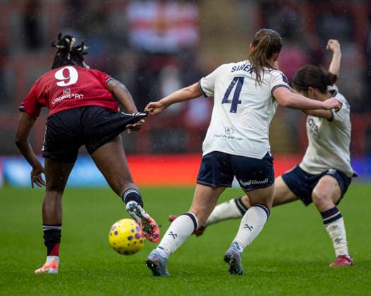 7th December 2025; Leigh Sports Village, Manchester, England; Womens Super League Football, Manchester United, ManU versus West Ham United; Oona Siren of West Ham United Women pulls the shirt of Melvine Malard of Manchester United Women  TimxWilliams