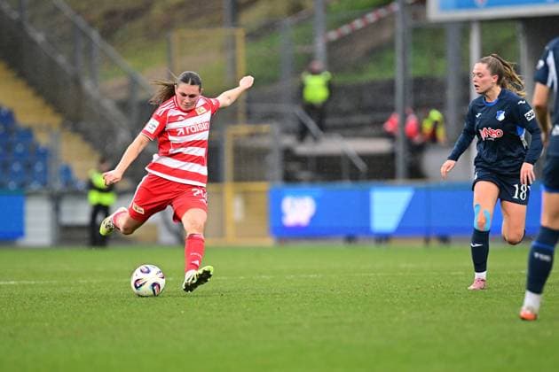 RECORD DATE NOT STATED Antonia Halverkamps (29; 1. FC Union Berlin) schießt den Ball, während Valesca Ampoorter (18; TSG Hoffenheim Frauen) verteidigt Ballbesitz und Verteidigung Copyright: xMichaelxGelhardtx