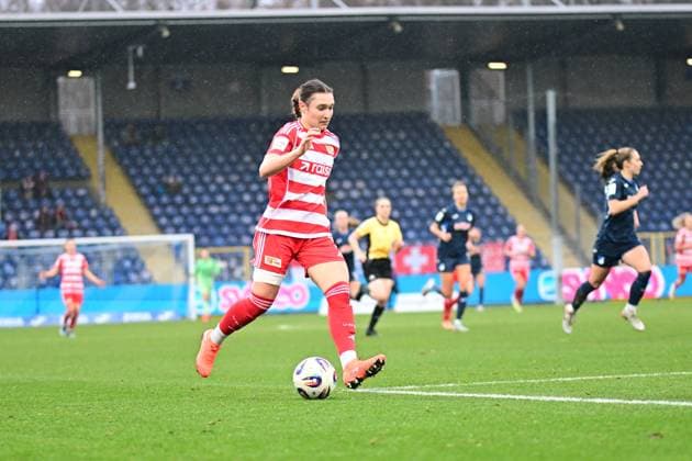 RECORD DATE NOT STATED Sophie Weidauer (9; 1. FC Union Berlin) mit Ball, während Jamilla Rankin (5; TSG Hoffenheim Frauen) verteidigt Ballkontrolle und Verteidigung Copyright: xMichaelxGelhardtx