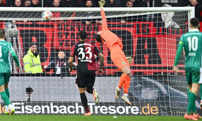 07.12.2025 - Fussball - Saison 2025 2026 - 2. Fussball - Bundesliga - 15. Spieltag: 1. FC Nürnberg FCN ( Club ) - SpVgg Greuther Fürth ( Kleeblatt ) Derby Frankenderby - Sportfoto Zink - xwoxzix - DFL regulations prohibit any use of photographs as image sequences and or quasi-video - only for editorial use - Treffer Tor Torschuß zum 1:0 durch Luka Lochoshvili (24, 1. FC Nürnberg FCN ) - Timo Schlieck (21, SpVgg Greuther Fürth ) geschlagen