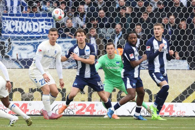 DEU, DFL, 2. FBL, Hertha BSC vs. 1: FC Magdeburg, 07.12.2025, Berliner Olympiastadion, Berlin, DEU, DFL, 2. FBL, Hertha BSC vs. 1: FC Magdeburg, im Bild Linus Gechter (Hertha BSC Berlin 44), Tjark Ernst (Hertha BSC Berlin 1), Deyovaisio Zeefuik (Hertha BSC Berlin 42), Marten Winkler (Hertha BSC Berlin 22), Mateusz Zukowski (1.FC Magdeburg 22) DFL - regulations prohibit any use of Photographs as image sequences and or quasi-video